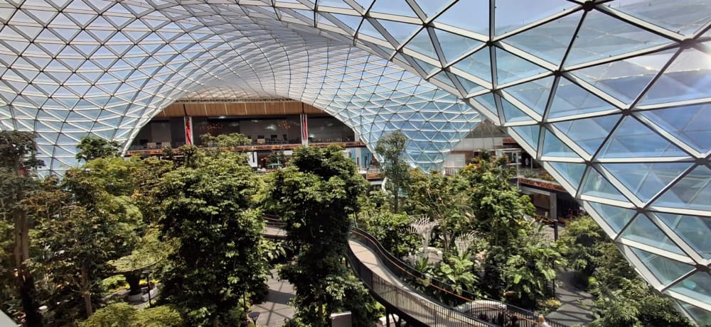 jardin interno aeropuerto qatar