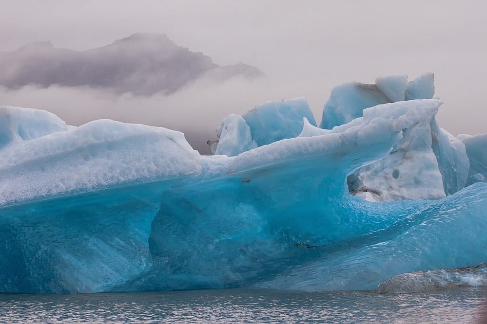 glacier, iceberg, lake-5760277.jpg
