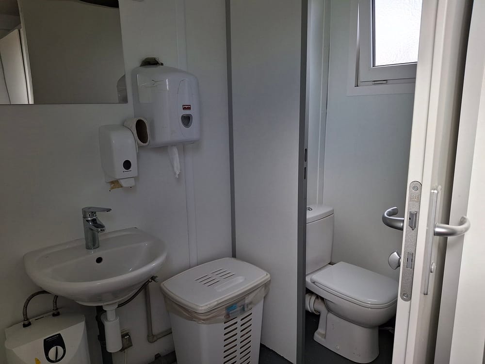 baños campin islandia